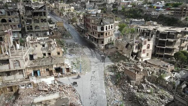 Drone footage of the destruction of Yemeni homes due to the war in the city of Taiz, Yemen