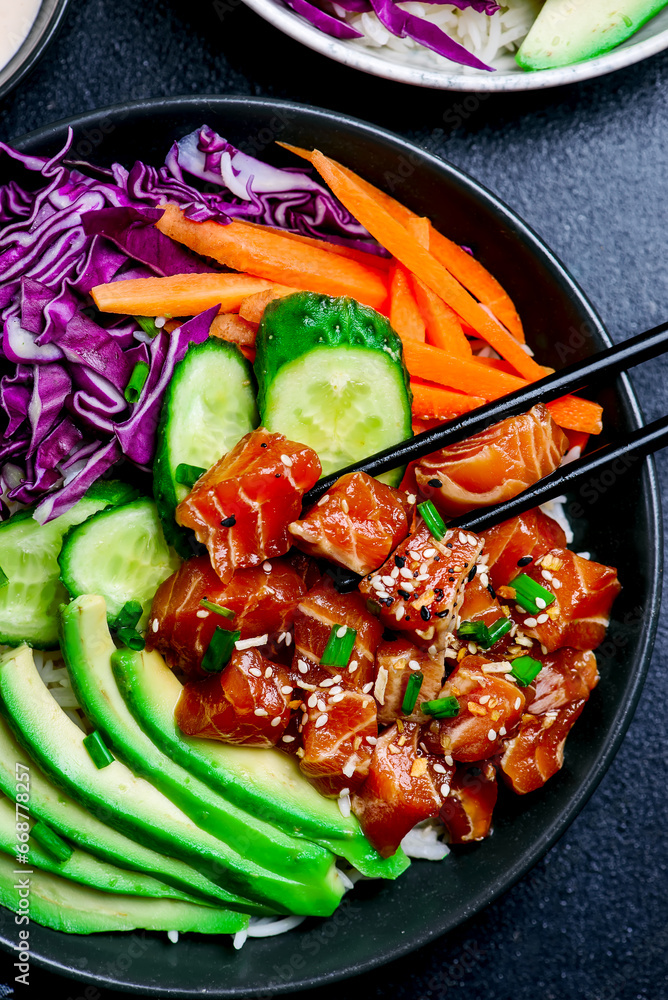 Poster salmon poke bowl with vegetables and avocado.top veiw