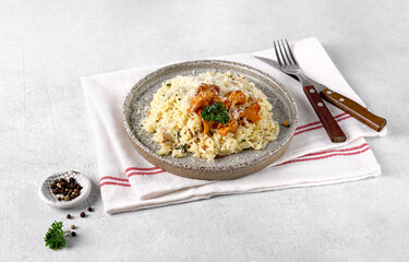 Creamy Garlic and parmesan orzo pasta with chanterelles and parsley