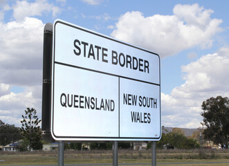 Sign at the state border between Queensland and New South Wales in Australia
