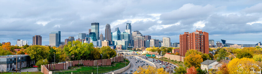 Skyline of Downtown Minneapolis at autumn  - obrazy, fototapety, plakaty