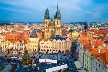 Obraz premium Praga, Czech Republic, Europe - November 9, 2023: Aerial view of the Christmas Market in the old town square of Prague Capital in winter season