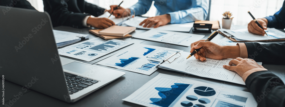 Aufkleber business intelligence and data analysis concept. team of analyst working on financial data analysis 