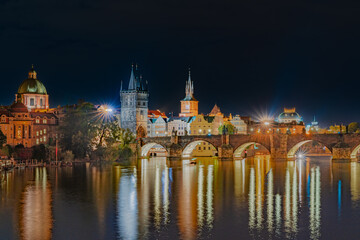 Fototapeta na wymiar Karlsbrücke Prag bei Nacht