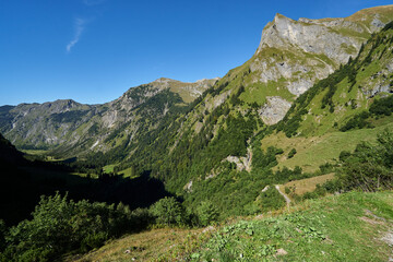 Fototapeta na wymiar Herbstliche Berglandschaft im oberen Oytal
