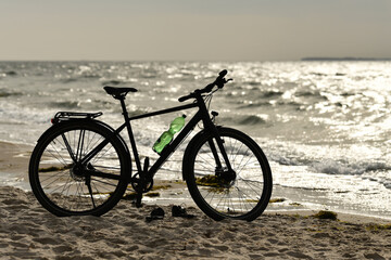 Fototapeta premium Fahrrad am Ostseestrand, Insel Rügern, Deutschland
