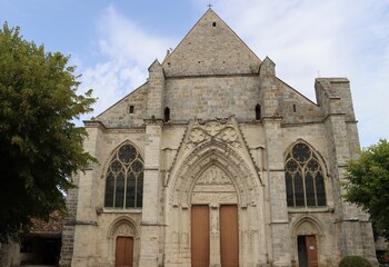 Fototapeta na wymiar church of st sulpice De Faviere in Essonne department, France 