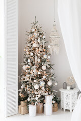 Christmas decoration in the house - 669129272