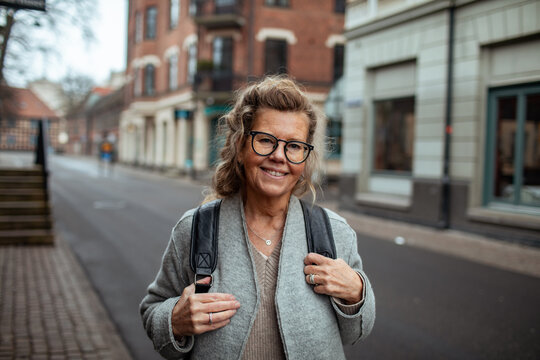 Fototapeta Portrait of a smiling senior woman in the city