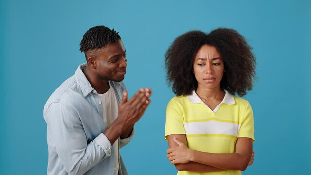 African-American man apologies to upset black girlfriend