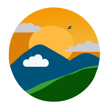 paisaje de monta&ntilde;as con nubes y atardecer...