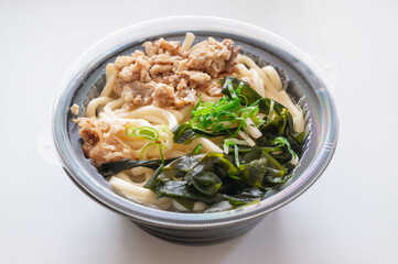 レンジアップの肉わかめうどん
