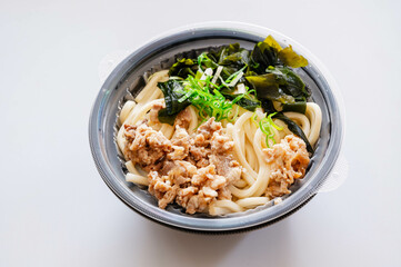 レンジアップの肉わかめうどん