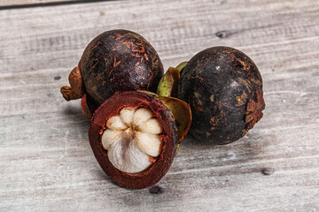 Obraz premium Tropical exotic purple sweet mangosteen