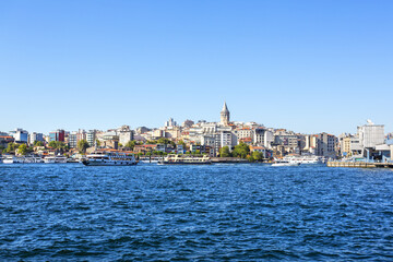 Fototapeta premium Beautiful view of Istanbul and the Golden Horn from the Galata Bridge