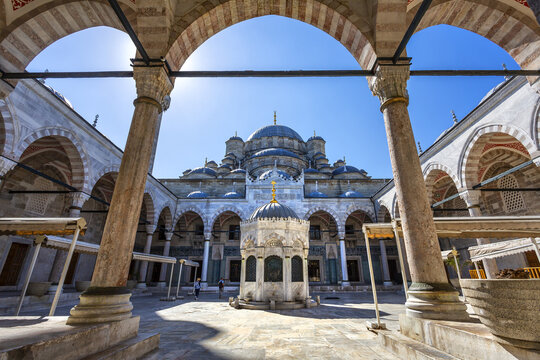 Beautiful view of the Yeni Cami Mosque in Istanbul