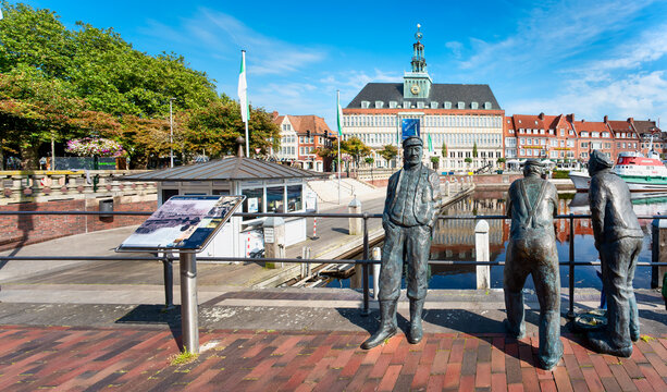 Emden, Germany, 16.09.2023: Bronze figures at the old inland harbour of Emden. The so-called "Delftspucker" figures are a reminder of the old men who used to meet here for a chat.