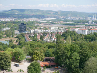 Blick vom Aussichtsturm im Höhenpark Killesberg in Stuttgart über die Stadt, Baden-Württemberg, Deutschland
