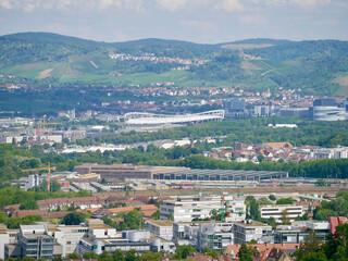 Blick vom Aussichtsturm im Höhenpark Killesberg in Stuttgart über die Stadt, Baden-Württemberg, Deutschland
