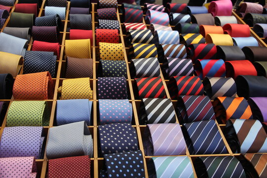 Bunte Krawatten in Shop in Italien in Venedig