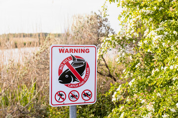 Sign to regulate fishing rules - Warning. No kill. Catch and release.