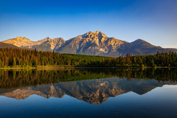 Obraz premium Mountain Reflection