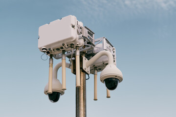 Street wi-fi router on a pole with video cameras against the sky - obrazy, fototapety, plakaty