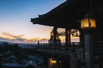 A nostalgic temple illuminated by the beautiful light of dusk【Nigatsu-do】