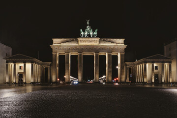 Brandenburgertor bei  Nacht - Berlin - Hauptstadt - City - Deutschland  - Pariser Platz - Night - Brandenburger Tor - Germany - Gate © Enrico Obergefäll