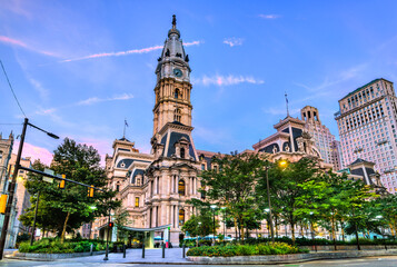 Philadelphia City Hall building at sunset in Pennsylvania, United States - obrazy, fototapety, plakaty