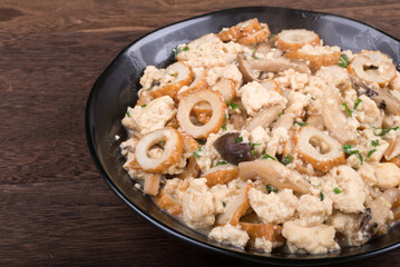 竹輪と豆腐ときのこの炒めもののアップ
