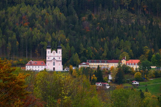 Blick auf Maria Schutz, Wallfahrtskirche und Kloster, Semmering Region