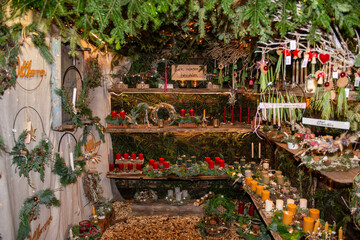 Fototapeta na wymiar Christmas wreaths for sale in a christmas market in Hallsbach,Germany