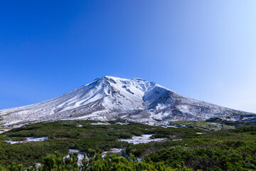 雪に覆われた10月の北海道の旭岳
