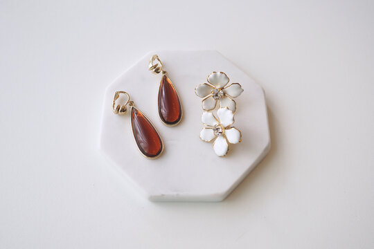 ピアス｜beautiful golden jewellery on white marble stone