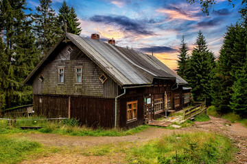 Obraz premium old wooden house