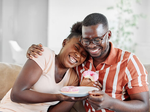 Woman Couple Man Happy Love Young Sharing Food Donut Together Romantic Eat Eating Cheerful Girl Romance Boyfriend Girlfriend Doughnut Dessert Sweet Two Bonding