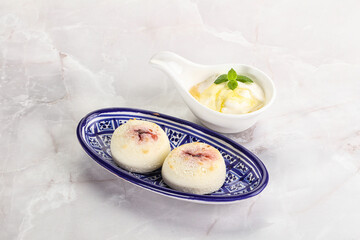Curd pancakes with sour cream