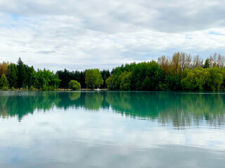 Fototapeta na wymiar Beautiful Lake view aroung Twizel in Canterbury region in New Zealand