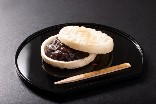 小豆最中　(あずきもなか)