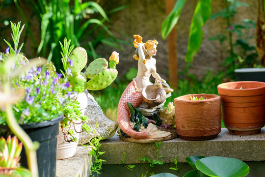 le statue dans le jardin