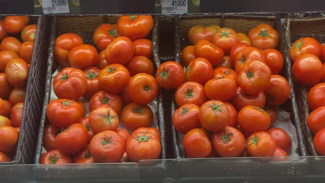 a pack of tomato in hypermart on sale