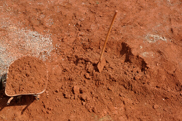 pá ferramenta de trabalho na  terra 