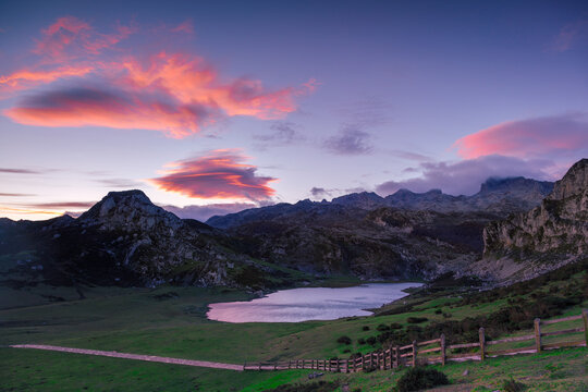 Lakes and mountain at dawn.
Arriving at night to a place like this and discovering things as the light arrives produces something indescribable in the body.