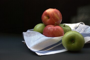 apples in a basket