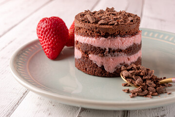 cake; chocolate; chocolatecake; bolo; bolodechocolate; fruit; fruta; morango; straeberry; berries;...
