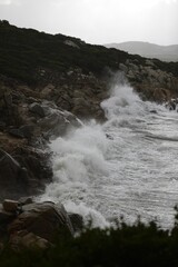 mare sugli scogli