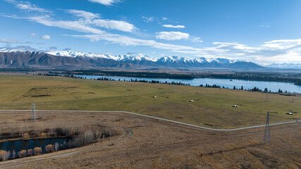 Obraz premium Beautiful panoramic scenic drone photography above remote and rural Lake Benmore and its mountain range