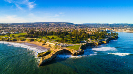 Santa Cruz California Lighthouse / Surf Spot / Cliffs - obrazy, fototapety, plakaty