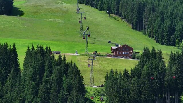 With a backdrop of picturesque countryside the cable lift at Wagrainis Grafenberg